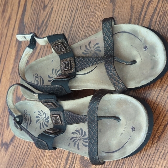 Abeo textured metallic neutral leather t strap thong sandals Cork bed. Sz 9 - Picture 2 of 9